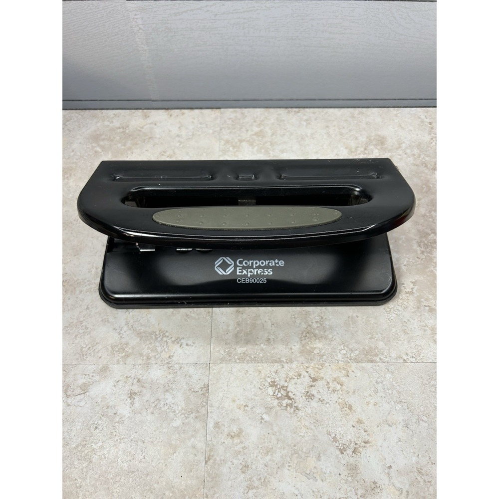 Corporate‎ Express CEB 900025 Heavy Duty 3-hole Punch Black